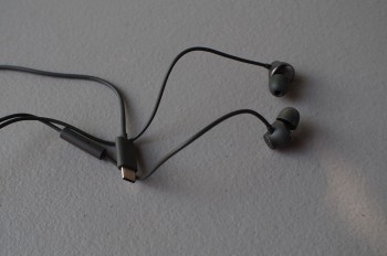 htc-bolt-headphones